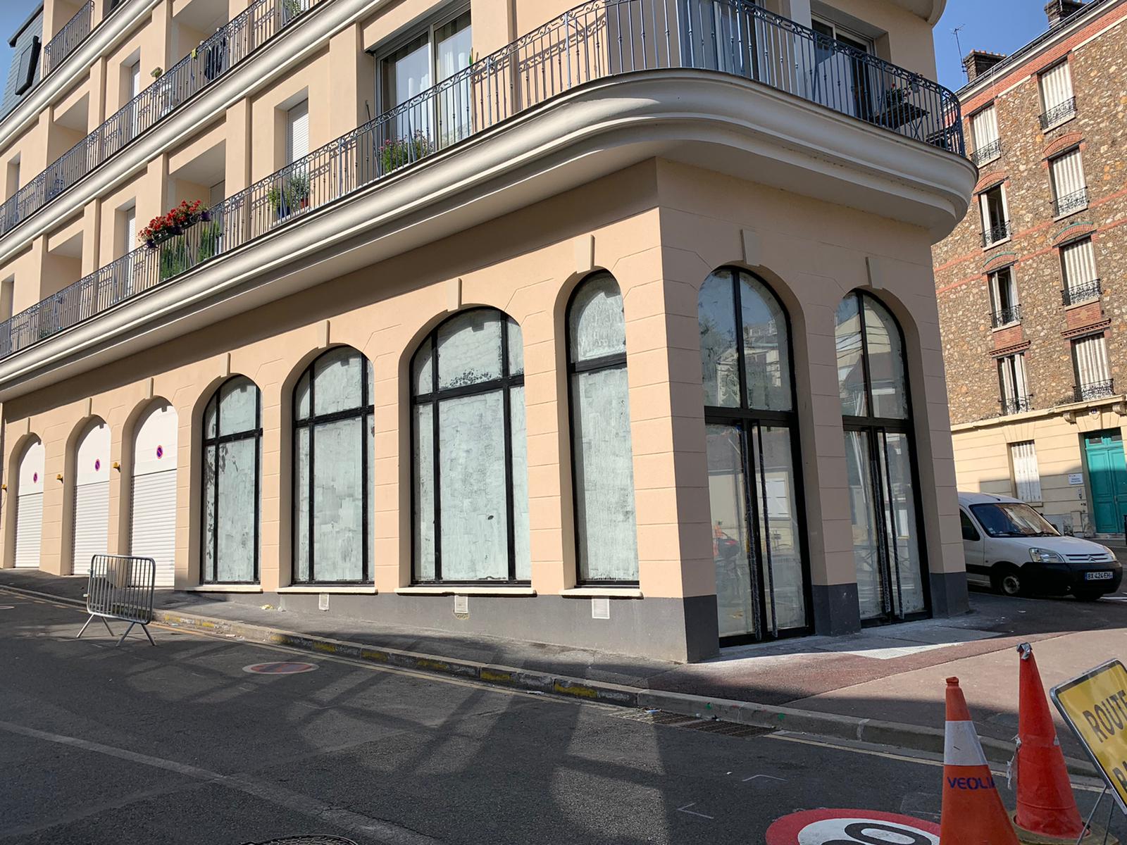 Rénovation des menuiseries cintrées d'un immeuble d'angle par IRIS Fenêtres